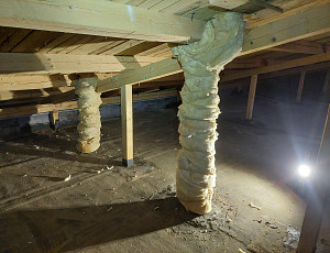 Zateplení stropu budovy základní školy pomocí foukané izolace